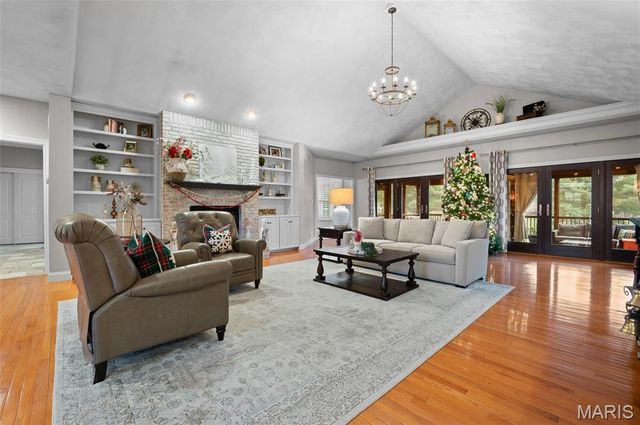 5330 Fox Circle Drive, Edwardsville, IL 62025