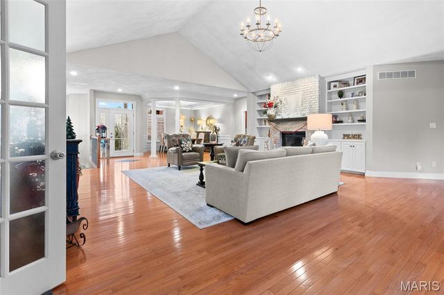 5330 Fox Circle Drive, Edwardsville, IL 62025