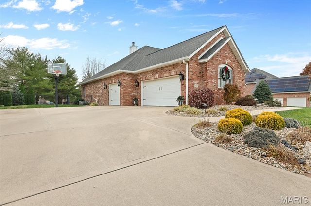 5330 Fox Circle Drive, Edwardsville, IL 62025