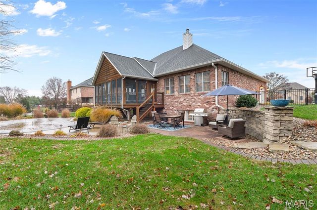 5330 Fox Circle Drive, Edwardsville, IL 62025