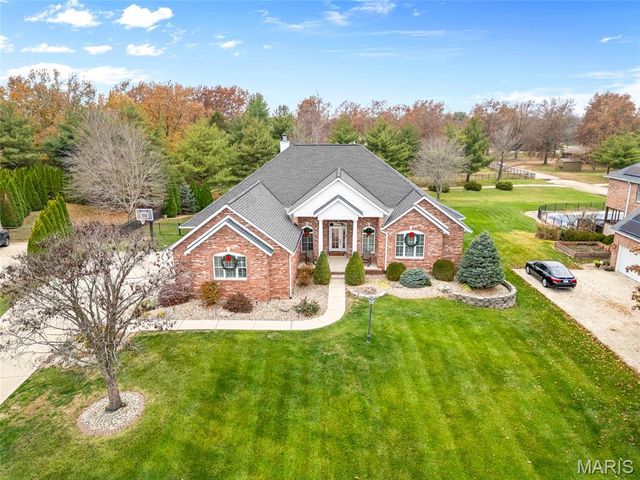 5330 Fox Circle Drive, Edwardsville, IL 62025