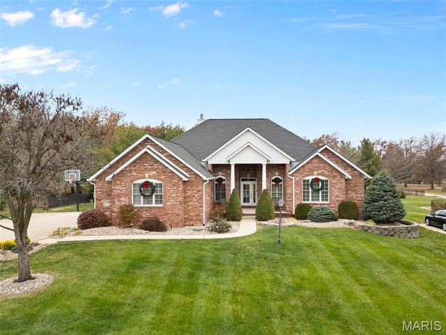 5330 Fox Circle Drive, Edwardsville, IL 62025