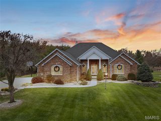 5330 Fox Circle Drive, Edwardsville, IL 62025