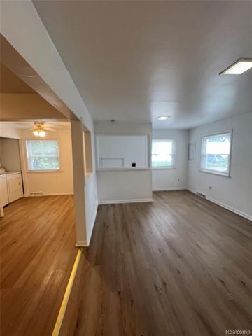 2504 Bannister Street, Westland, MI 48186