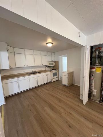 2504 Bannister Street, Westland, MI 48186