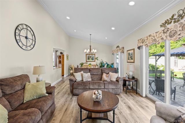 32 Pondview Circle, Shirley, NY 11967
