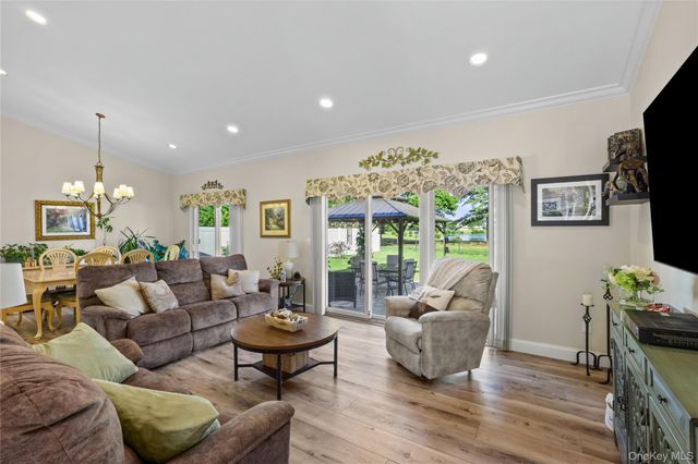 32 Pondview Circle, Shirley, NY 11967