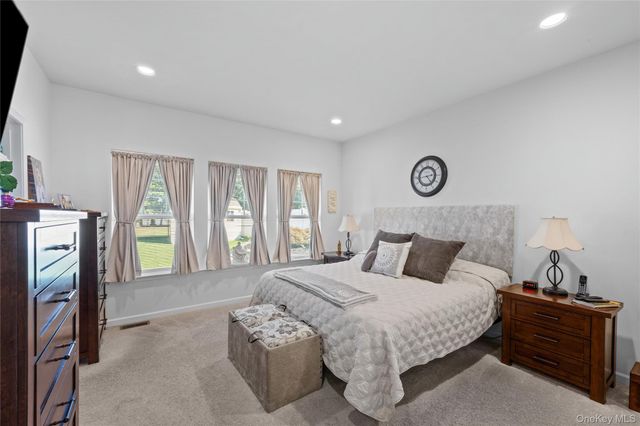 32 Pondview Circle, Shirley, NY 11967