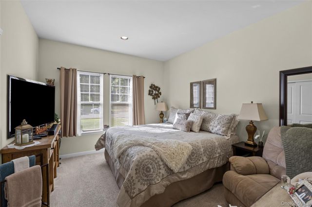 32 Pondview Circle, Shirley, NY 11967