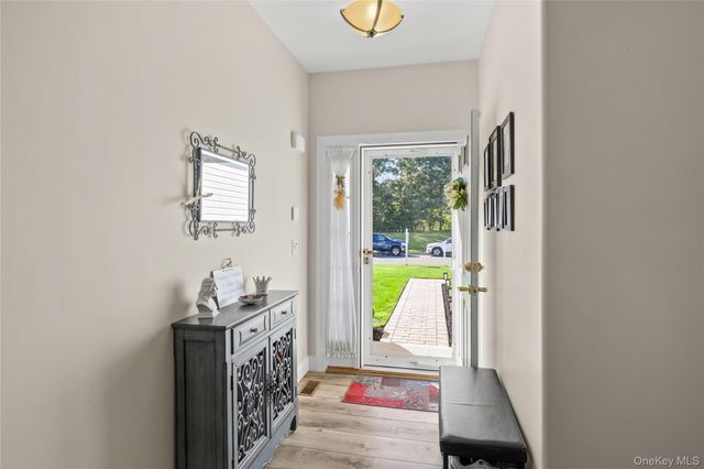 32 Pondview Circle, Shirley, NY 11967