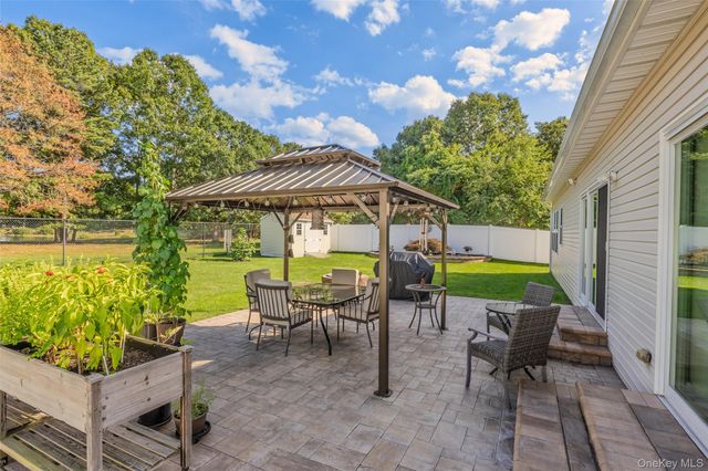 32 Pondview Circle, Shirley, NY 11967
