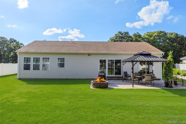 32 Pondview Circle, Shirley, NY 11967