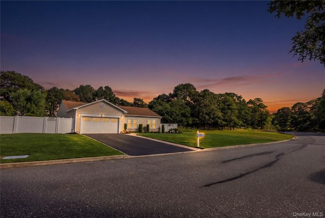 32 Pondview Circle, Shirley, NY 11967