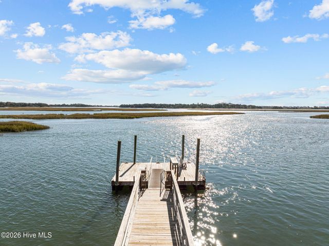 498 Genoes Point Road SW, Supply, NC 28462