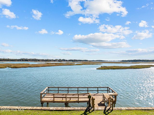 498 Genoes Point Road SW, Supply, NC 28462