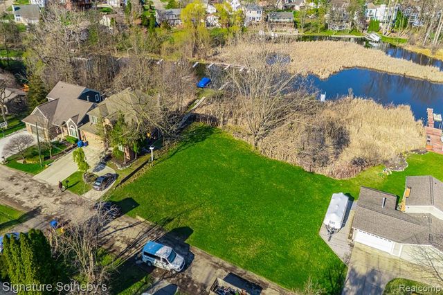 1105 Oregon Boulevard, Waterford, MI 48327