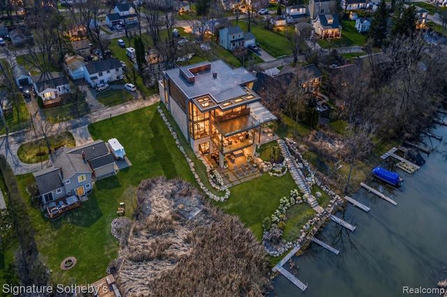 1105 Oregon Boulevard, Waterford, MI 48327
