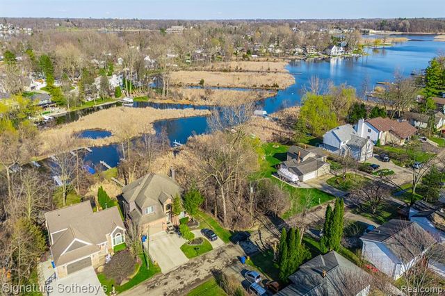 1105 Oregon Boulevard, Waterford, MI 48327