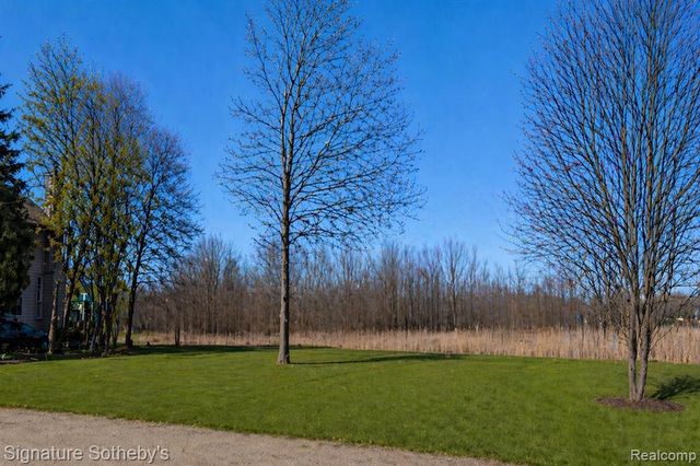 1105 Oregon Boulevard, Waterford, MI 48327