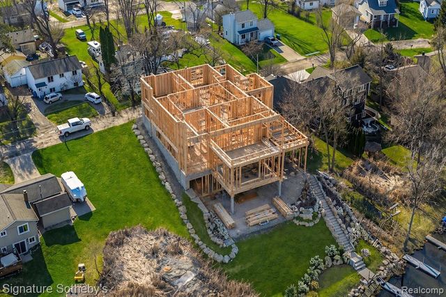 1105 Oregon Boulevard, Waterford, MI 48327