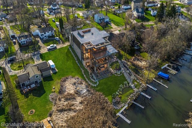 1105 Oregon Boulevard, Waterford, MI 48327