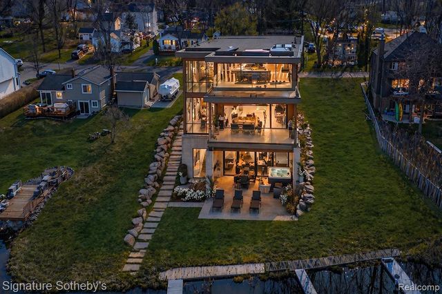 1105 Oregon Boulevard, Waterford, MI 48327