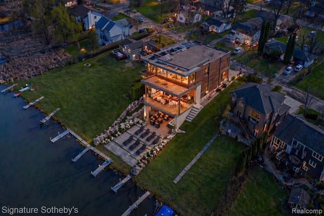 1105 Oregon Boulevard, Waterford, MI 48327