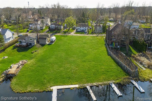 1105 Oregon Boulevard, Waterford, MI 48327