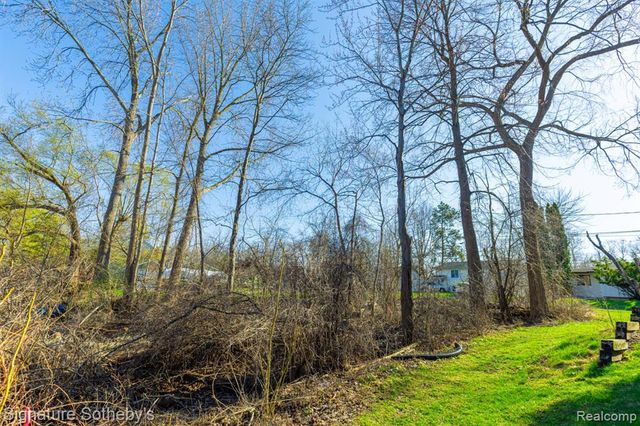 1105 Oregon Boulevard, Waterford, MI 48327