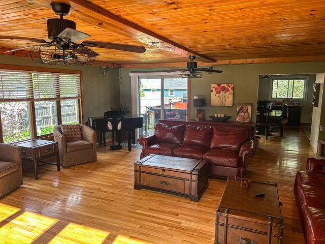 254 E Greenwood Avenue, Crown Point, IN 46307