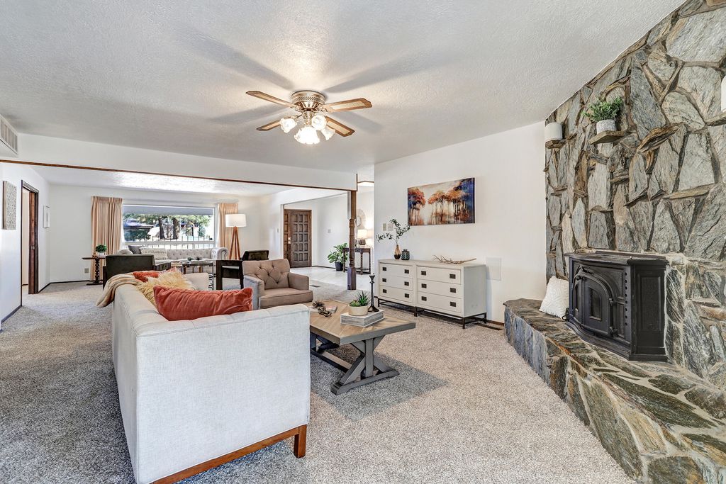 Image 18 of property listing at 1000 Cuatro Cerros Trail SE, Albuquerque, NM 87123