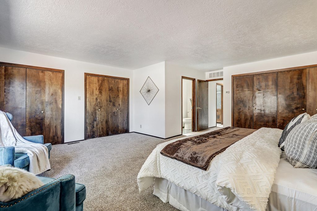 Image 22 of property listing at 1000 Cuatro Cerros Trail SE, Albuquerque, NM 87123