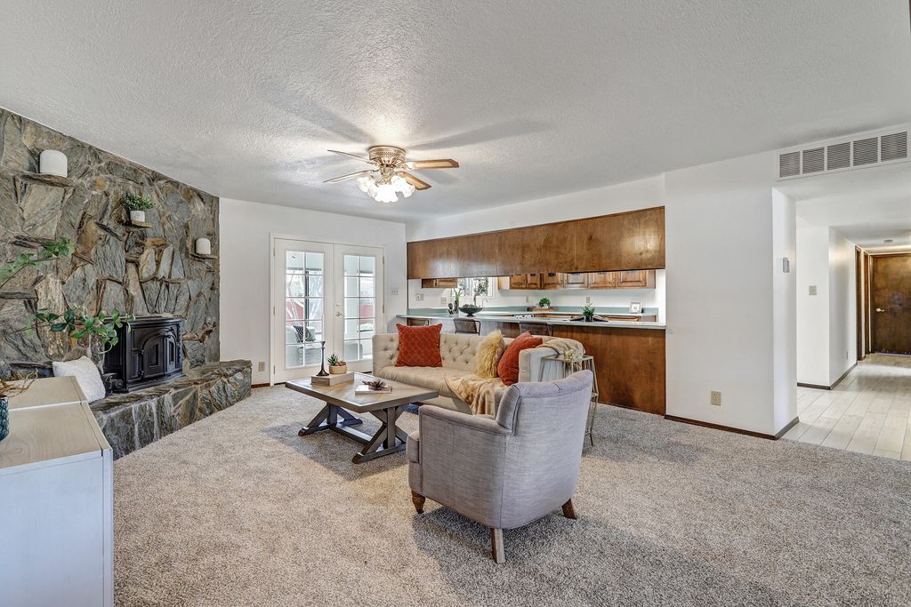 Image 7 of property listing at 1000 Cuatro Cerros Trail SE, Albuquerque, NM 87123