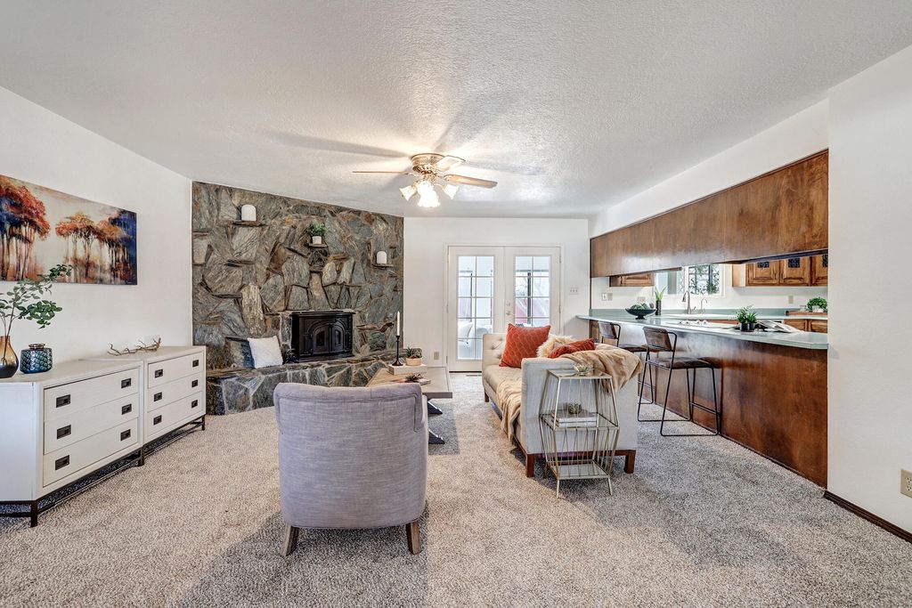 Image 8 of property listing at 1000 Cuatro Cerros Trail SE, Albuquerque, NM 87123