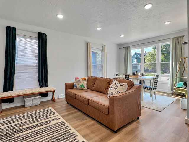 951 W 6TH Street, Erie, PA 16507