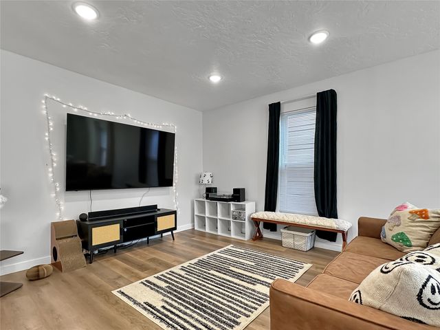 951 W 6TH Street, Erie, PA 16507