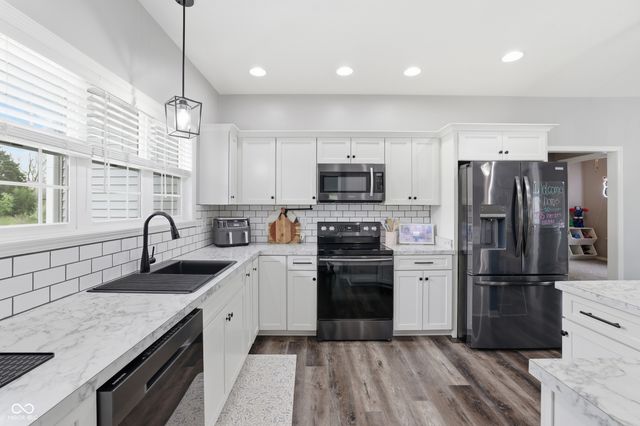 275 Patriots Landing, Coatesville, IN 46121