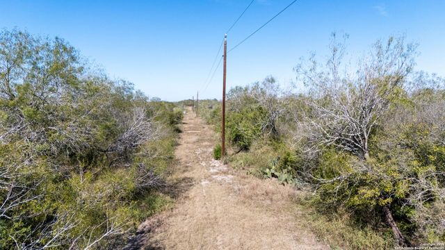 4796 Leslie Lane, Beeville, TX 78102