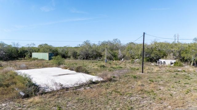 4796 Leslie Lane, Beeville, TX 78102