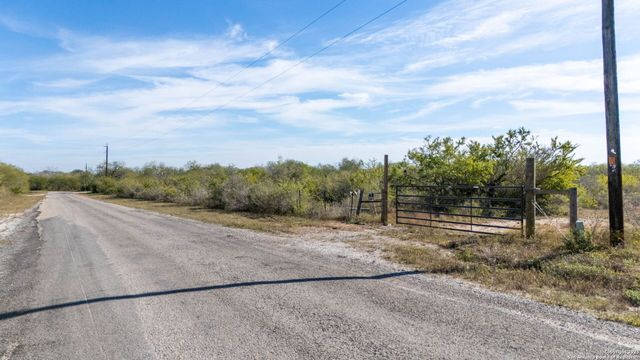4796 Leslie Lane, Beeville, TX 78102