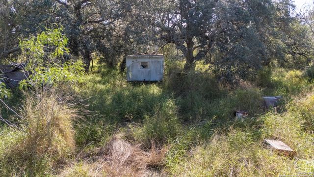 4796 Leslie Lane, Beeville, TX 78102