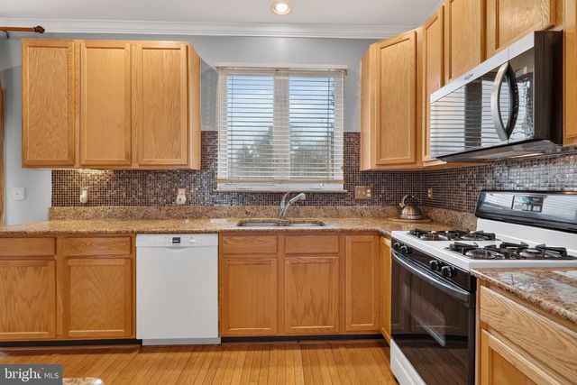 5121 BALLYCASTLE CIR, Alexandria, VA 22315