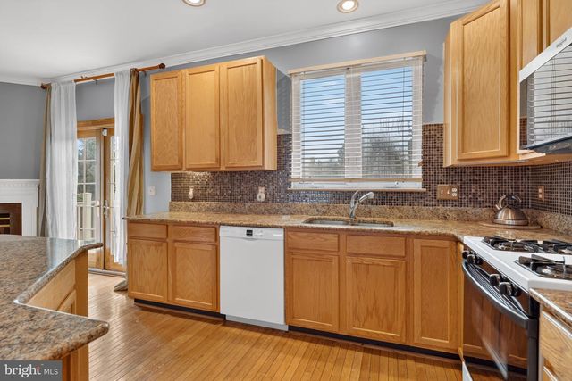 5121 BALLYCASTLE CIR, Alexandria, VA 22315