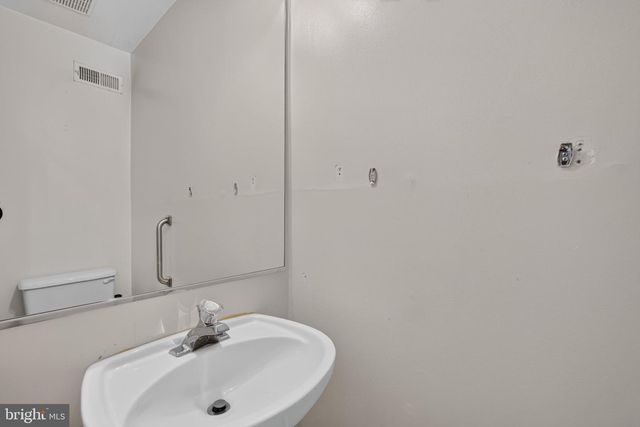 5121 BALLYCASTLE CIR, Alexandria, VA 22315