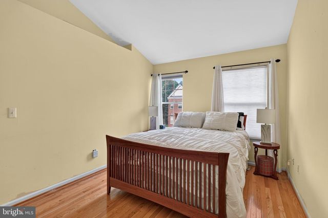 5121 BALLYCASTLE CIR, Alexandria, VA 22315