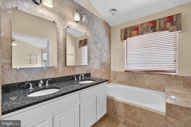 5121 BALLYCASTLE CIR, Alexandria, VA 22315