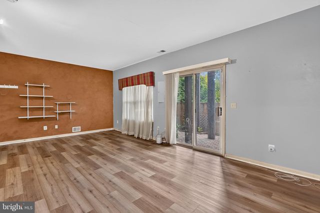 5121 BALLYCASTLE CIR, Alexandria, VA 22315