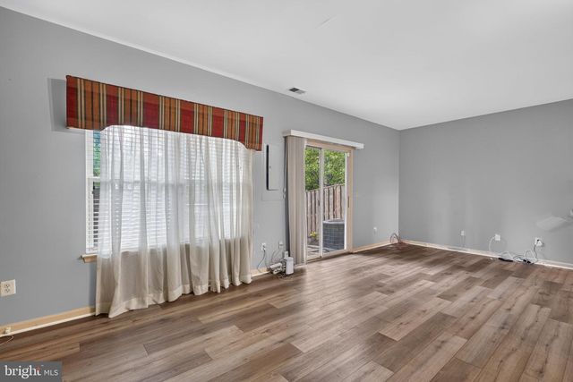 5121 BALLYCASTLE CIR, Alexandria, VA 22315