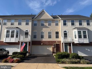 5121 BALLYCASTLE CIR, Alexandria, VA 22315