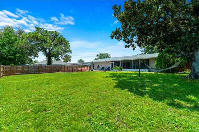 542 Saunders Street, Sebastian, FL 32958